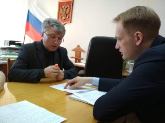 На фото глава Маймаксанского округа Андрей Хиле и Михаил Федотов. 